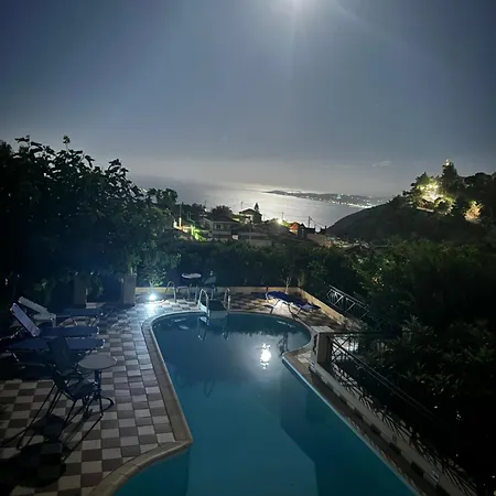 Villa Tzitzifies
