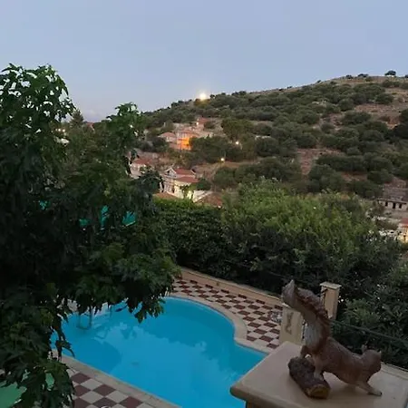 Tzitzifies Villa
