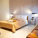 Villa Tzitzifies