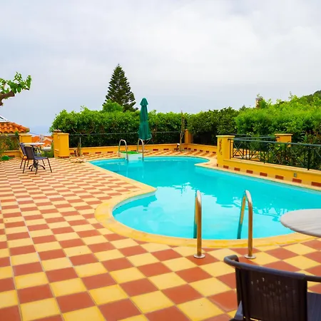 Villa Tzitzifies
